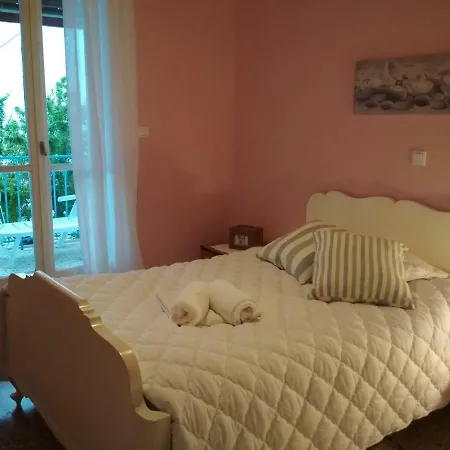 Semesterbostad Spacious Seaside On The Wave *