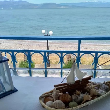 Semesterbostad Spacious Seaside On The Wave Diakopto