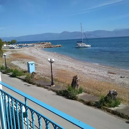 Spacious Seaside On The Wave Semesterbostad Diakopto