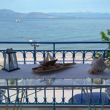 Spacious Seaside On The Wave * Diakopto